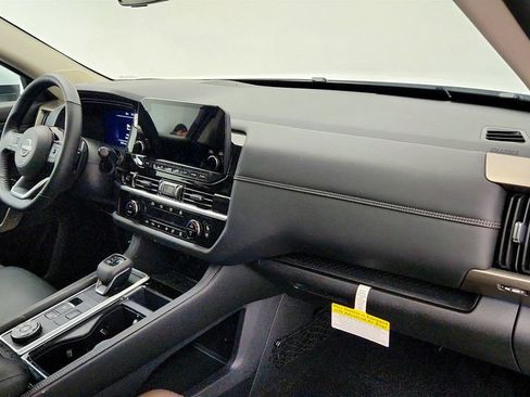 Used 2025 Nissan Pathfinder Platinum w/ Cargo Package AWD/4WD image 26