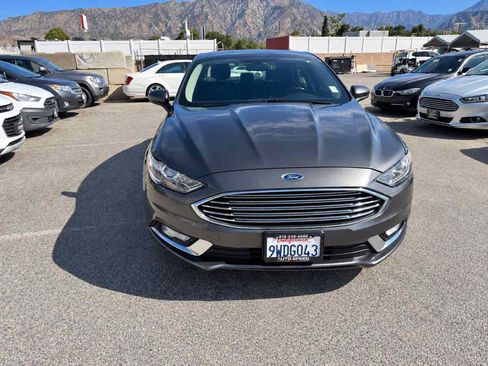 Used 2018 Ford Fusion SE w/ Equipment Group 601A FWD image 2