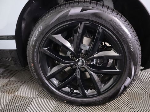 New 2026 Land Rover Range Rover Velar Dynamic SE image 32