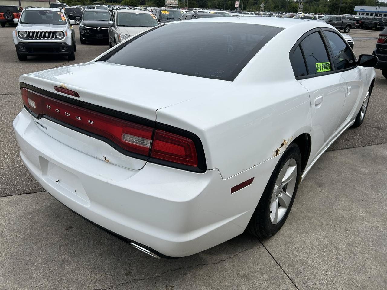 Used 2012 Dodge Charger SE RWD image 5