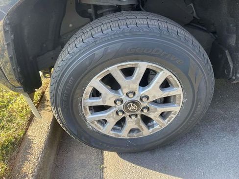 Used 2024 Toyota Tacoma SR5 RWD image 5