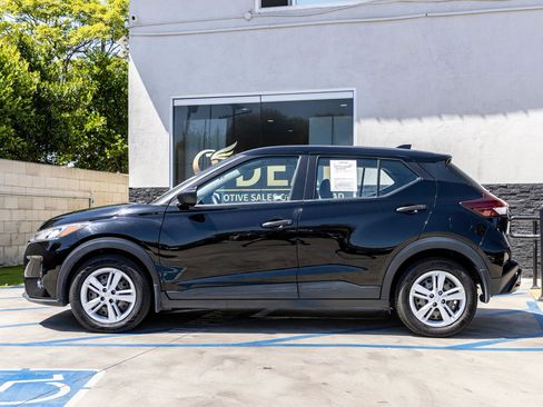 Used 2023 Nissan Kicks S FWD image 9