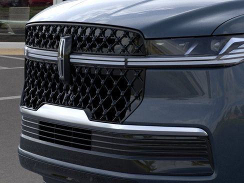 New 2026 Lincoln Navigator Reserve w/ Jet Appearance Package AWD/4WD image 17