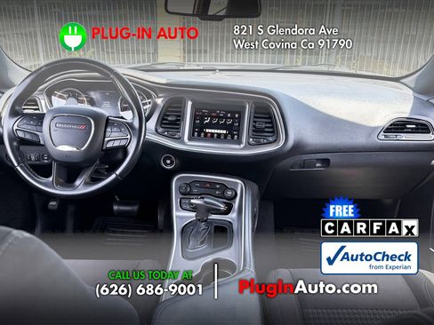 Used 2019 Dodge Challenger SXT RWD image 12