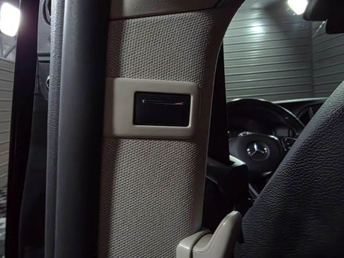 Used 2019 Mercedes-Benz Metris Passenger image 19