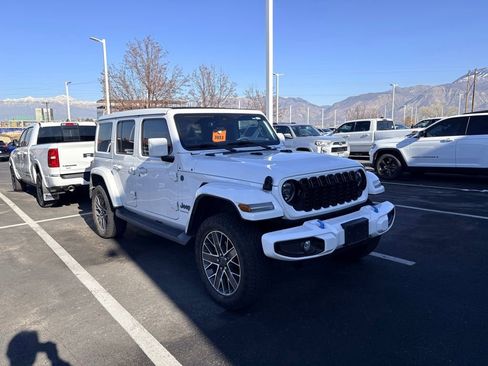 Used 2024 Jeep Wrangler Unlimited Sahara image 5