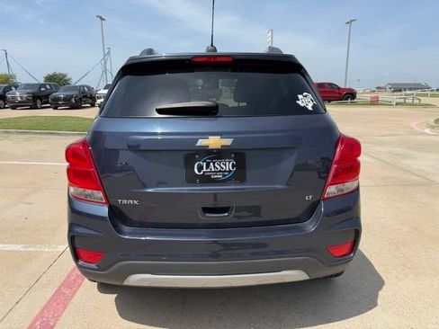 Used 2019 Chevrolet Trax LT w/ LPO, Cargo Package FWD image 4