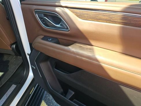 Used 2023 Chevrolet Suburban High Country image 13