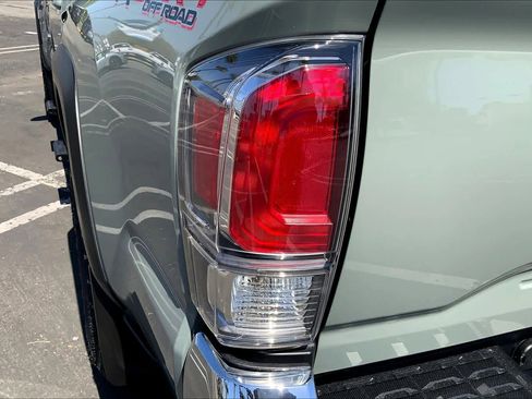 Certified 2023 Toyota Tacoma TRD Off-Road image 28