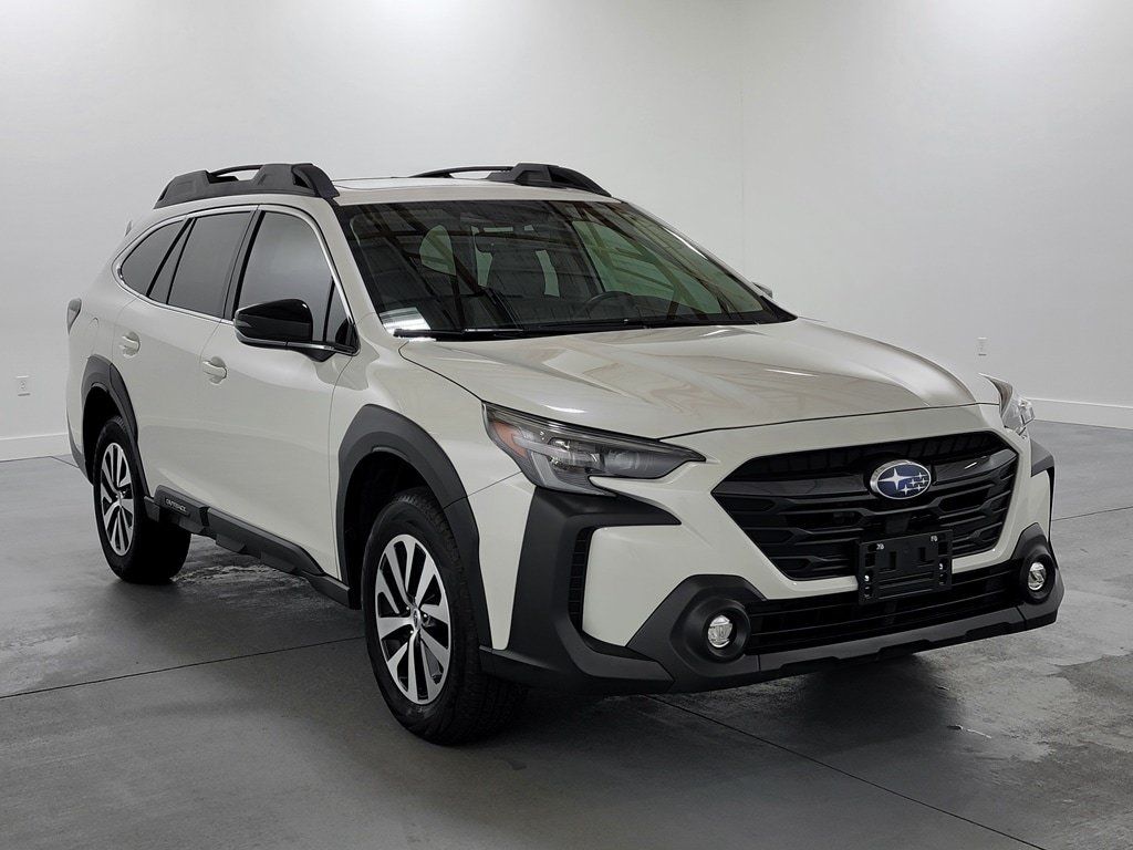 Used 2025 Subaru Outback Premium AWD/4WD image 2