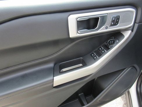 Used 2022 Ford Explorer Limited w/ Equipment Group 301A image 14