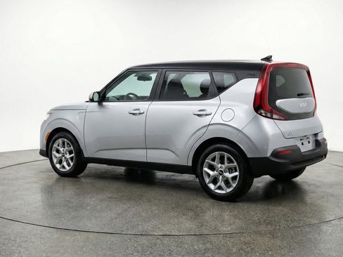 Used 2025 Kia Soul LX w/ LX Technology Package image 6