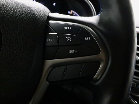 Used 2018 Jeep Grand Cherokee Laredo image 30