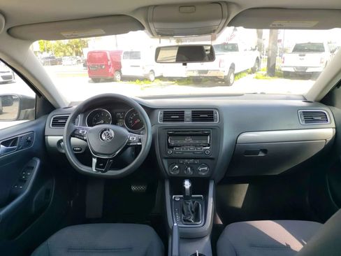 Used 2015 Volkswagen Jetta SE FWD image 6