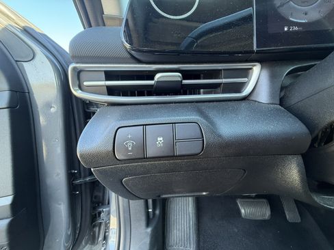 Used 2025 Hyundai Elantra SEL FWD image 20