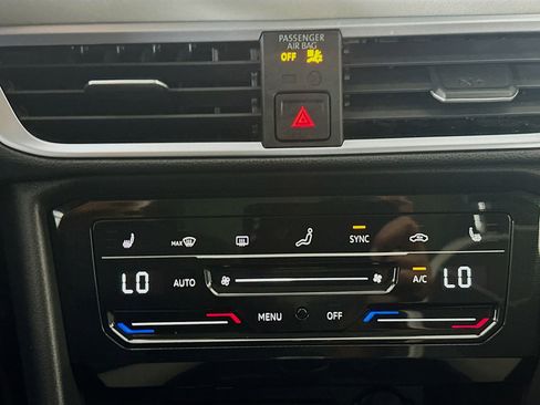 Used 2025 Volkswagen Taos SE w/ Panoramic Sunroof Package image 23