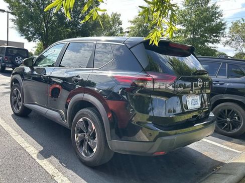 Used 2025 Nissan Rogue SV AWD/4WD image 2