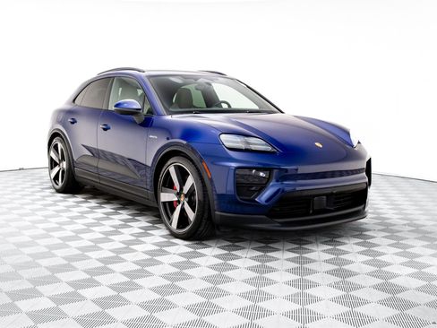 Certified 2025 Porsche Macan 4S Electric image 6