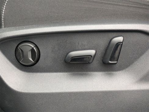 Used 2025 Volkswagen Atlas SE w/ Panoramic Sunroof Package image 23