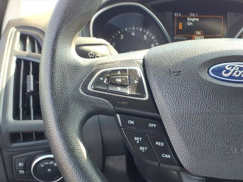 Used 2018 Ford Focus SE w/ SE Appearance Package image 17