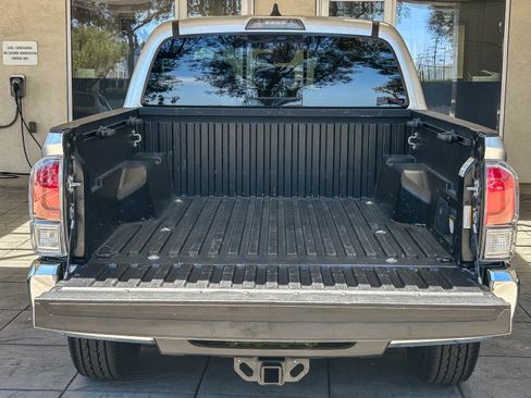 Used 2022 Toyota Tacoma TRD Off-Road RWD image 26