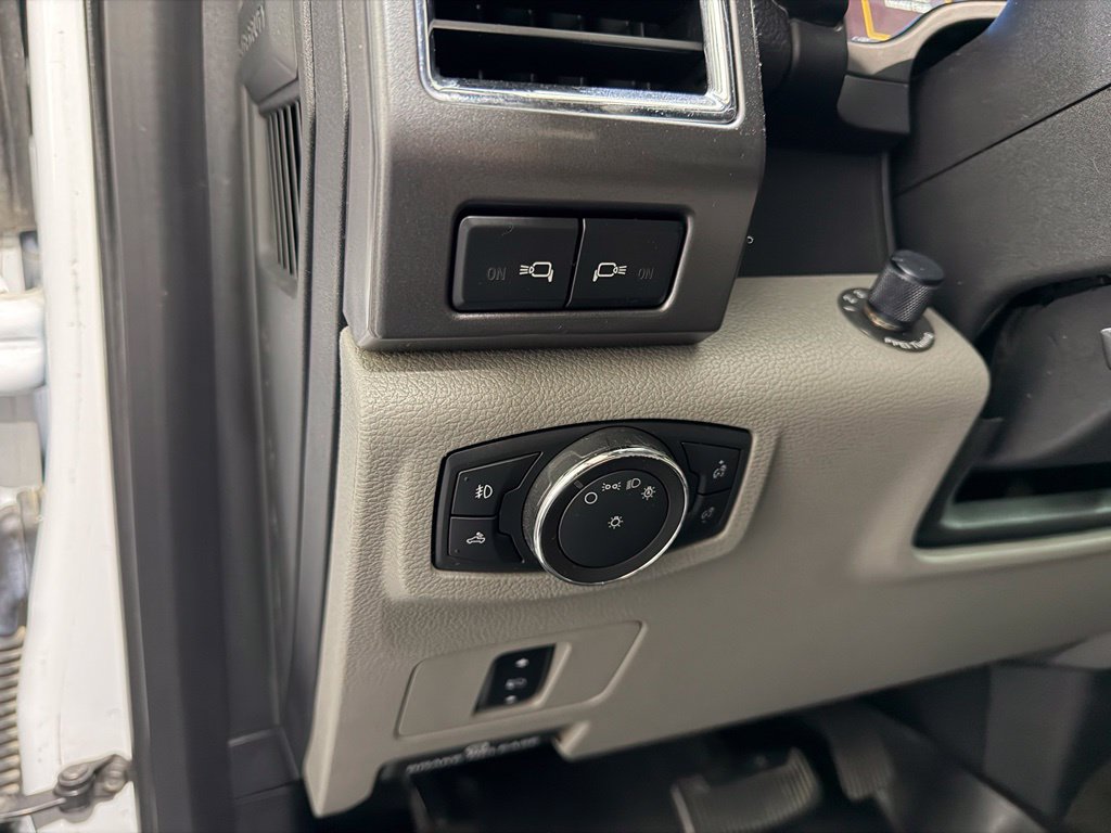Used 2018 Ford F250 XLT w/ XLT Premium Package AWD/4WD image 13