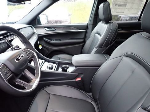 New 2025 Jeep Grand Cherokee Limited w/ MOPAR Finishing Package AWD/4WD image 12