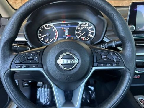 Used 2025 Nissan Altima 2.5 SV FWD image 22