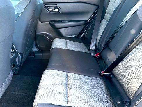 Used 2024 Nissan Rogue SV image 18