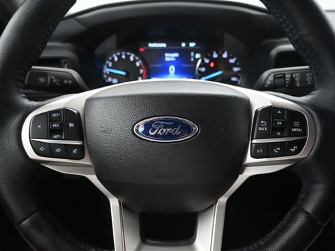 Used 2022 Ford Explorer XLT image 12
