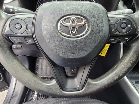 Used 2019 Toyota RAV4 LE FWD image 24