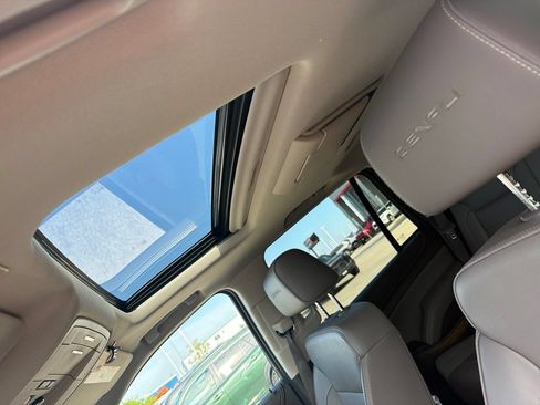 Used 2018 GMC Yukon Denali w/ Open Road Package AWD/4WD image 13