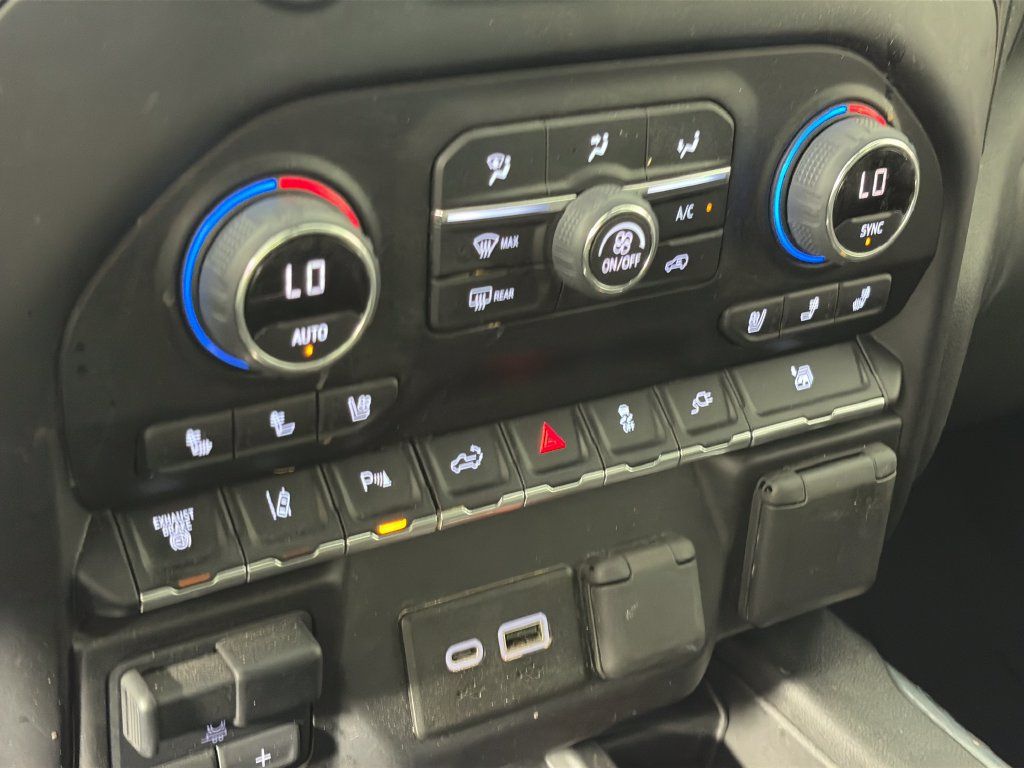 Used 2022 Chevrolet Silverado 3500 High Country AWD/4WD image 21