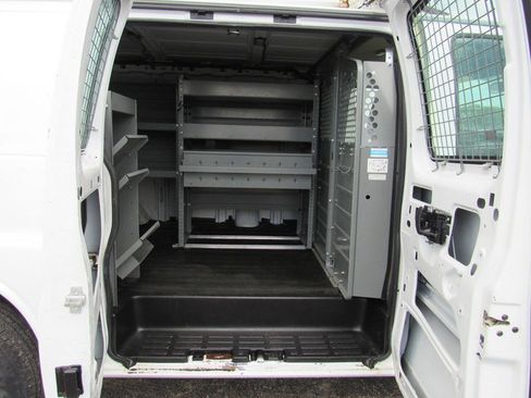 Used 2015 Chevrolet Express 2500 RWD image 16