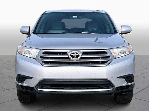 Used 2012 Toyota Highlander SE w/ Tow Pkg image 4
