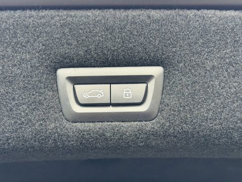 Used 2025 BMW i7 M70 AWD/4WD image 14