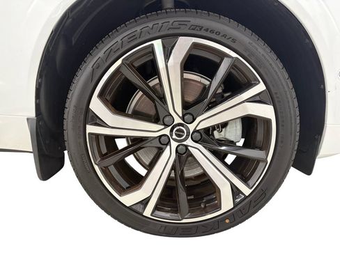 Used 2022 Volvo XC60 T8 R-Design w/ Advanced Package AWD/4WD image 9