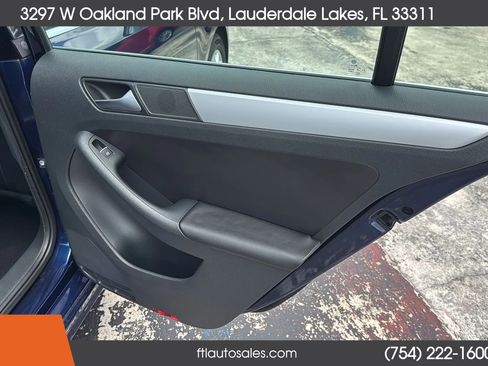 Used 2014 Volkswagen Jetta SE FWD image 33