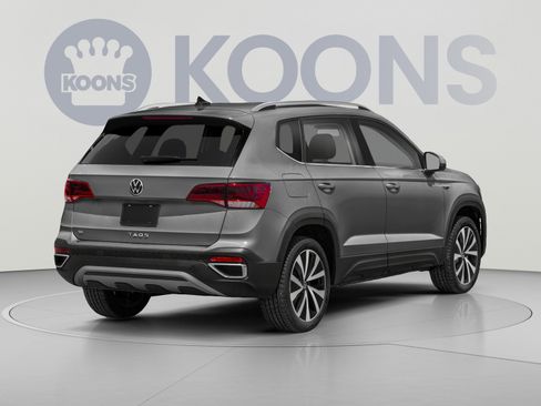 Used 2022 Volkswagen Taos SE w/ Driver Assistance Package AWD/4WD image 2