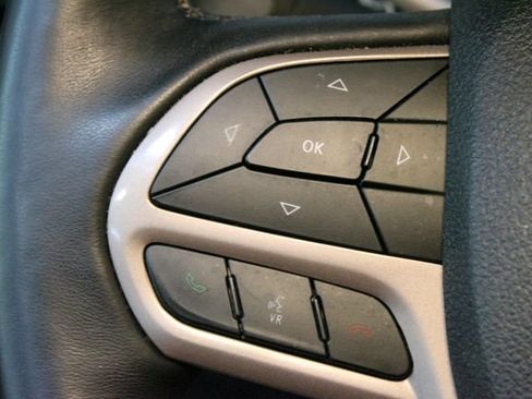Used 2018 Jeep Cherokee Limited w/ Luxury Group AWD/4WD image 20
