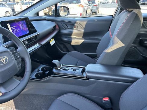 Used 2025 Toyota Prius SE image 20