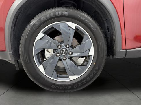 Used 2025 Nissan Rogue SV AWD/4WD image 3