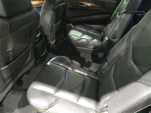 Used 2016 Cadillac Escalade ESV Premium image 15