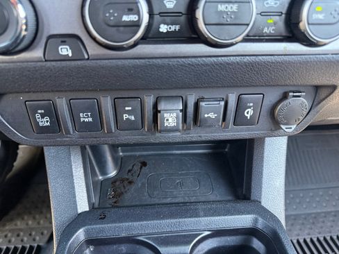 Certified 2023 Toyota Tacoma TRD Off-Road AWD/4WD image 29