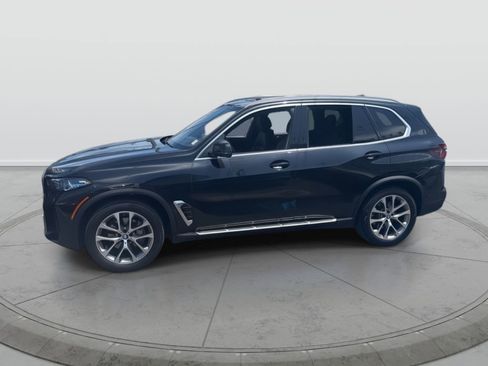 Used 2024 BMW X5 xDrive40i w/ Premium Package AWD/4WD image 3