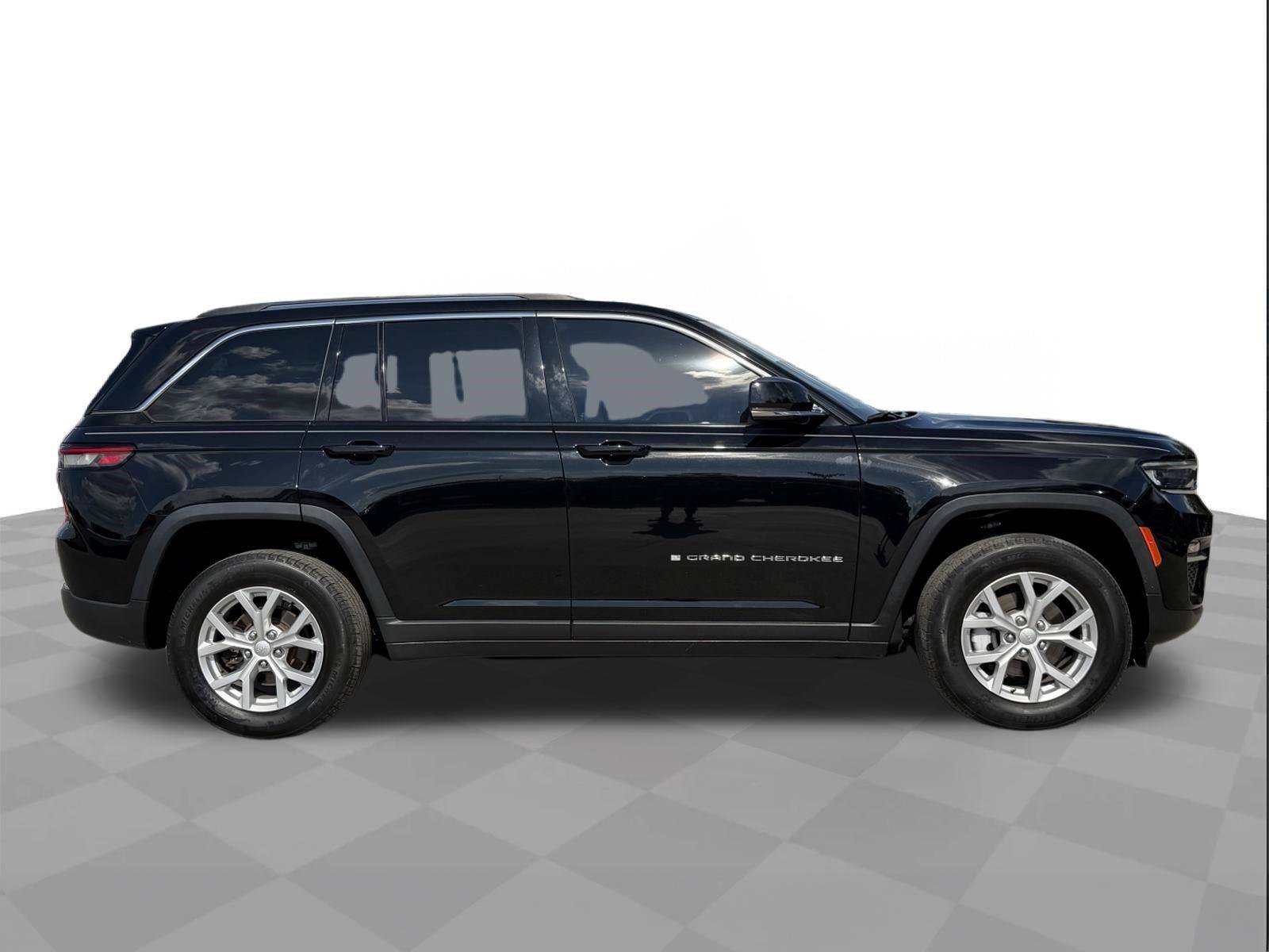 Used 2023 Jeep Grand Cherokee Limited RWD image 6