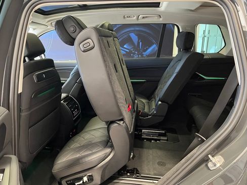 Used 2023 BMW X7 xDrive40i w/ Parking Assistance Package AWD/4WD image 24