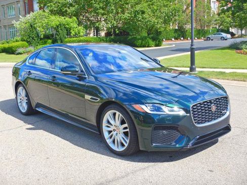 Used 2021 Jaguar XF R-Dynamic SE AWD/4WD image 3