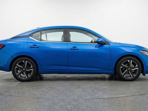 Used 2025 Nissan Sentra SV FWD image 11