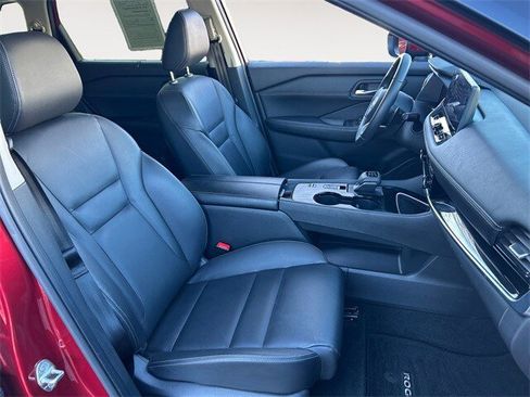 Used 2024 Nissan Rogue SL w/ SL Premium Package image 15